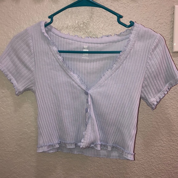 A crop top - Picture 1 of 3